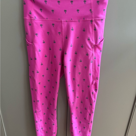 Fabletics Oasis High-Waisted Capri Pink Escape Palm sz M - Picture 4 of 8
